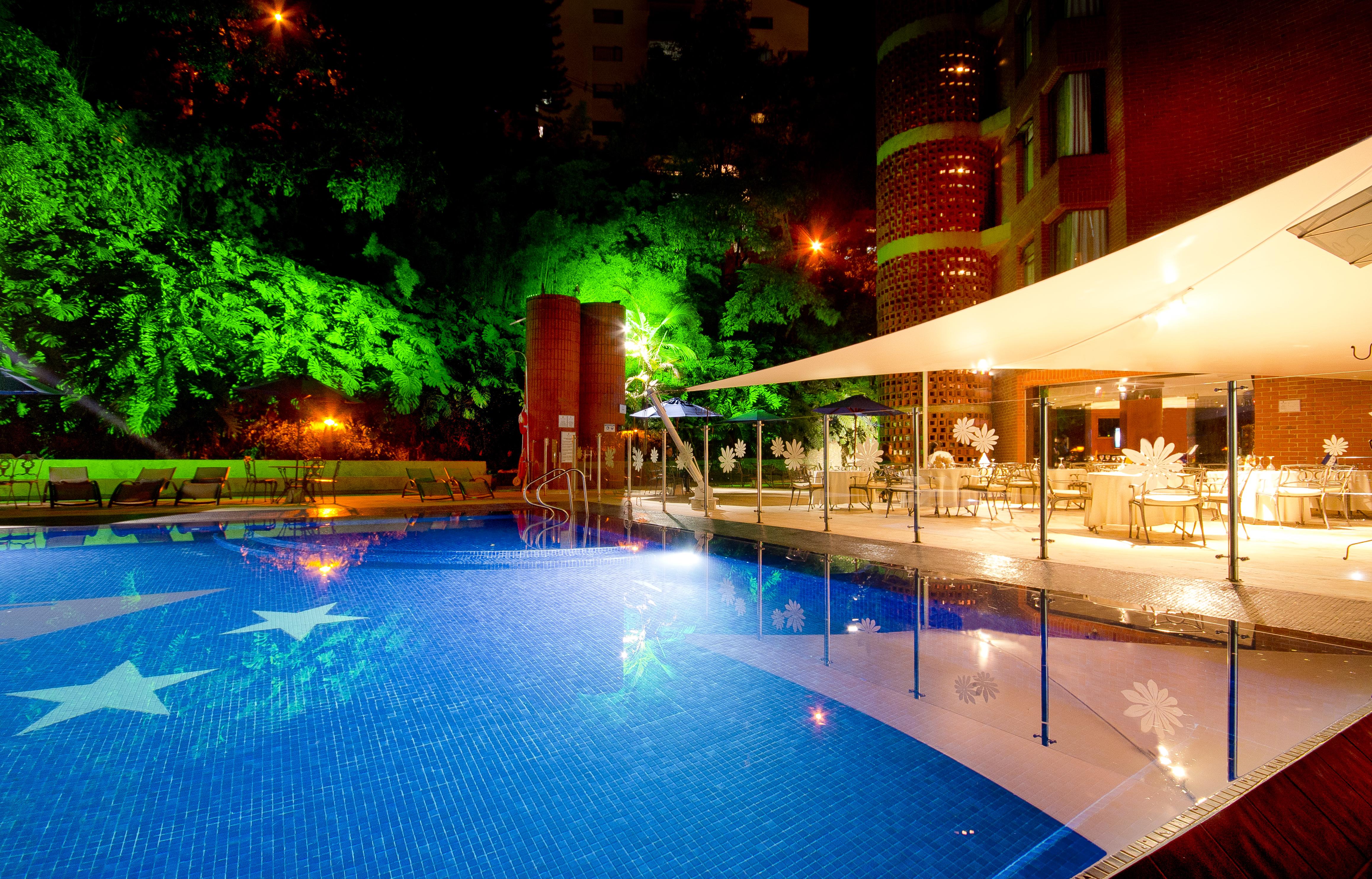 Hotel Dann Carlton Belfort Medellín Exterior foto Swimming pool